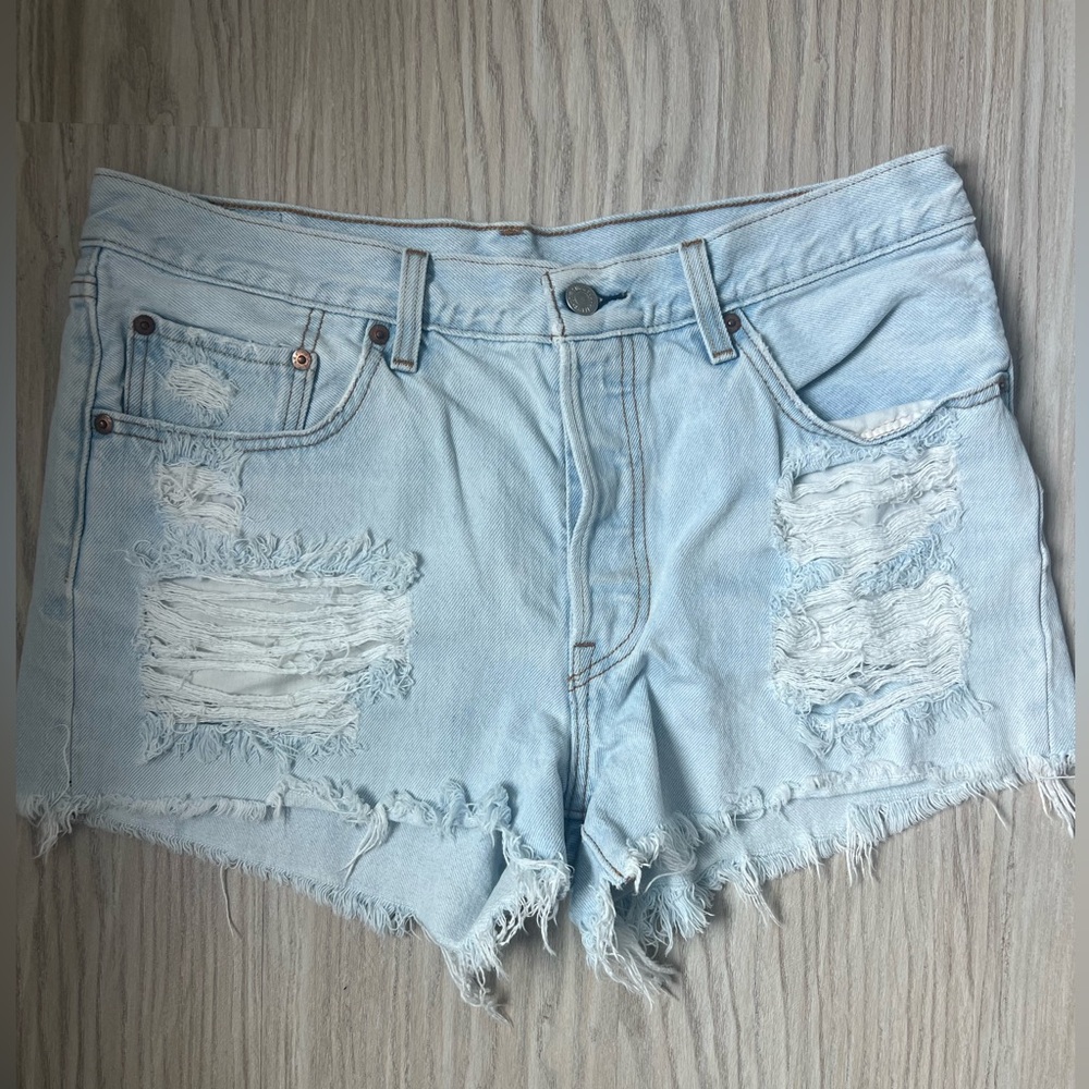 LEVI'S used denim shorts size 31